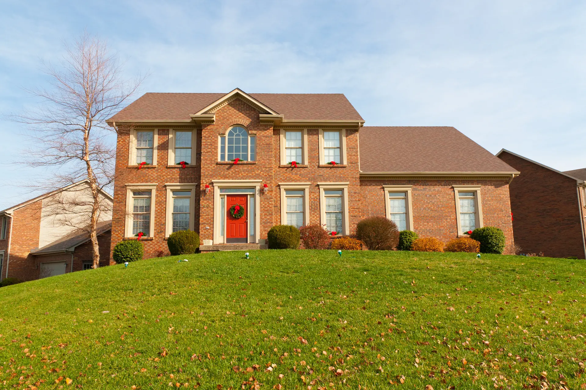 Brick House Decorated For Christmas In Kentucky